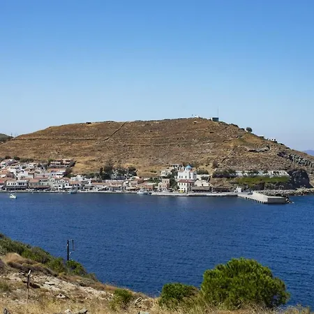 Mirsini, A 5 Minute Walk From 2 Beaches Dom wakacyjny Ioulis