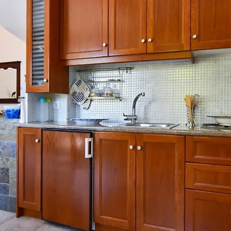 Mirsini, A 5 Minute Walk From 2 Beaches * Ioulis