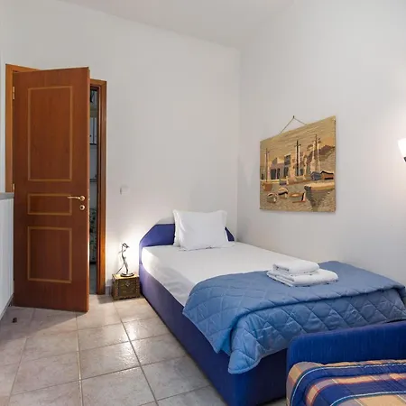 Mirsini, A 5 Minute Walk From 2 Beaches *