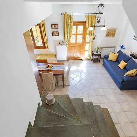 Mirsini, A 5 Minute Walk From 2 Beaches Dom wakacyjny