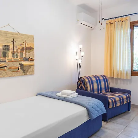 Dom wakacyjny Mirsini, A 5 Minute Walk From 2 Beaches Ioulis