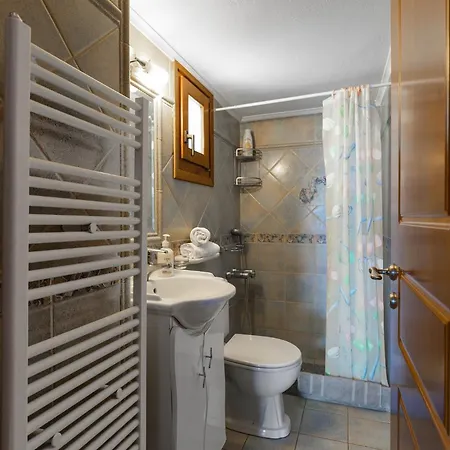 Mirsini, A 5 Minute Walk From 2 Beaches *