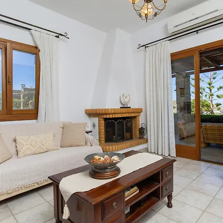 Mirsini, A 5 Minute Walk From 2 Beaches Dom wakacyjny