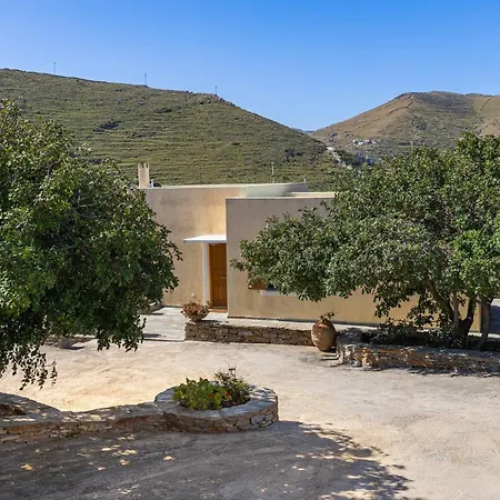 Mirsini, A 5 Minute Walk From 2 Beaches Dom wakacyjny *