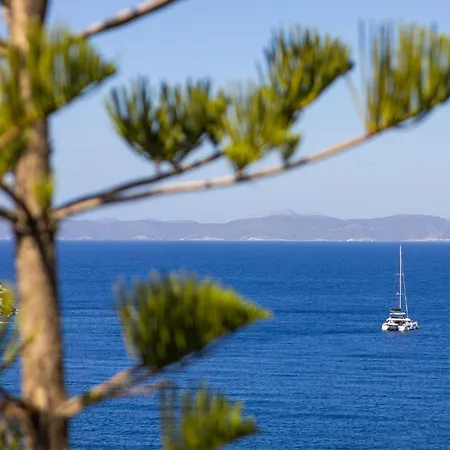 Dom wakacyjny Mirsini, A 5 Minute Walk From 2 Beaches Ioulis