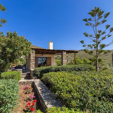 Mirsini, A 5 Minute Walk From 2 Beaches Dom wakacyjny