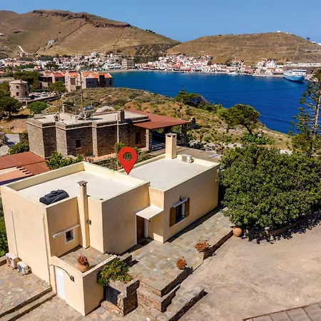 Dom wakacyjny Mirsini, A 5 Minute Walk From 2 Beaches