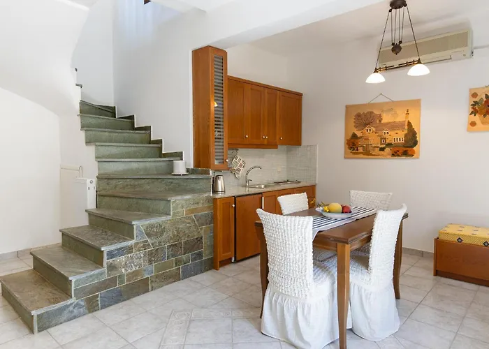 Mirsini, A 5 Minute Walk From 2 Beaches Vakantiehuis Ioulis