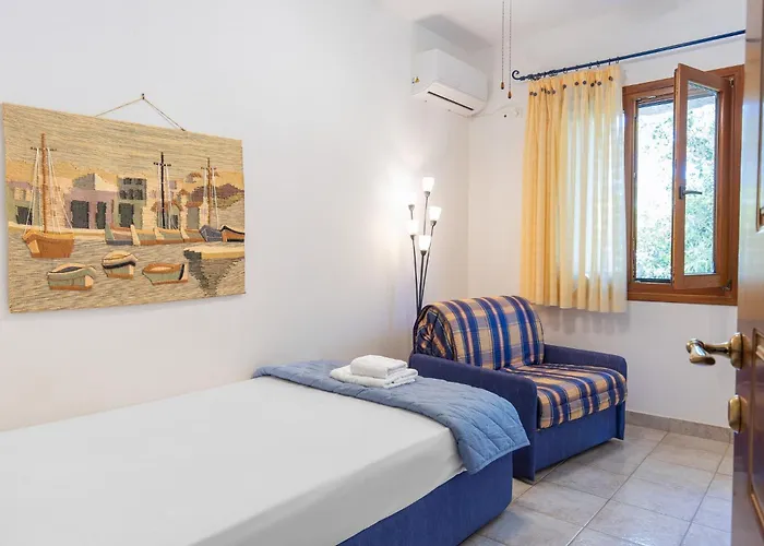 Vakantiehuis Mirsini, A 5 Minute Walk From 2 Beaches Ioulis