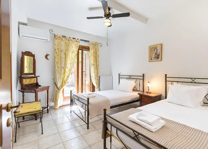 Mirsini, A 5 Minute Walk From 2 Beaches Ioulis