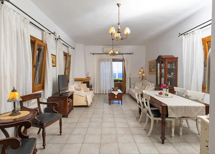 Mirsini, A 5 Minute Walk From 2 Beaches * Ioulis