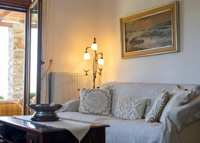 Vakantiehuis Mirsini, A 5 Minute Walk From 2 Beaches