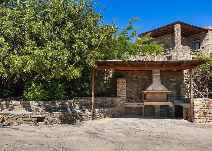 Vakantiehuis Mirsini, A 5 Minute Walk From 2 Beaches Ioulis