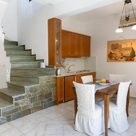 Mirsini, A 5 Minute Walk From 2 Beaches Holiday home Ioulis
