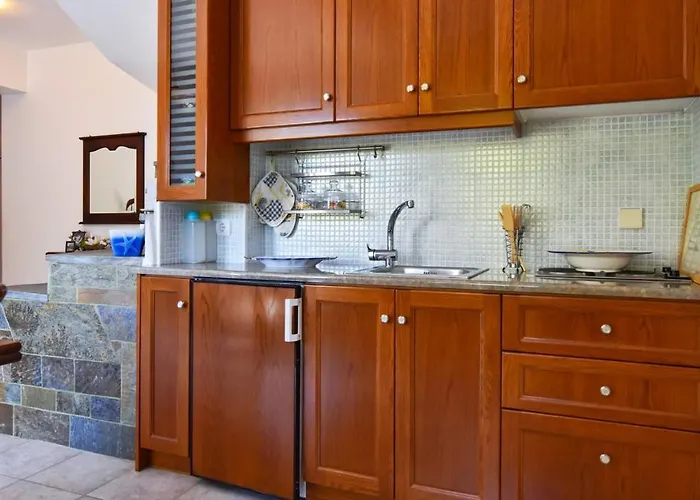 Mirsini, A 5 Minute Walk From 2 Beaches * Ioulis