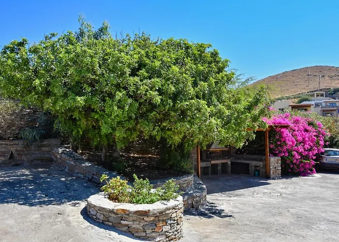 Mirsini, A 5 Minute Walk From 2 Beaches Semesterbostad Ioulis