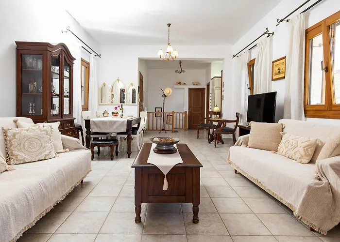 Mirsini, A 5 Minute Walk From 2 Beaches * Ioulis