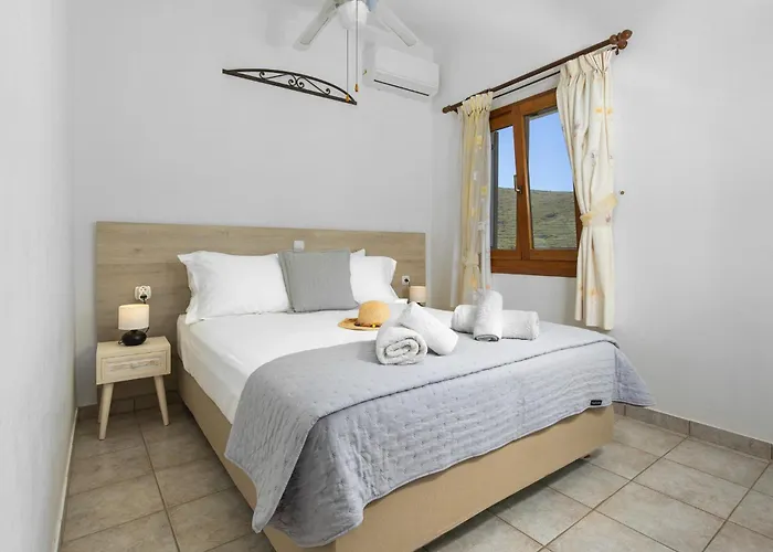 Semesterbostad Mirsini, A 5 Minute Walk From 2 Beaches