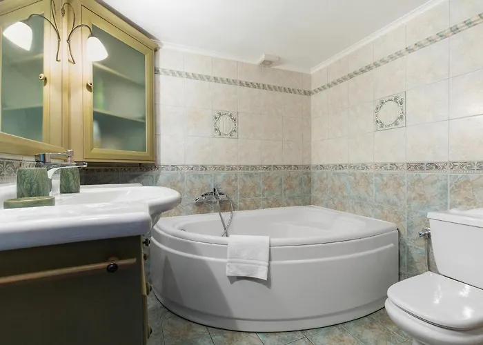 Semesterbostad Mirsini, A 5 Minute Walk From 2 Beaches *