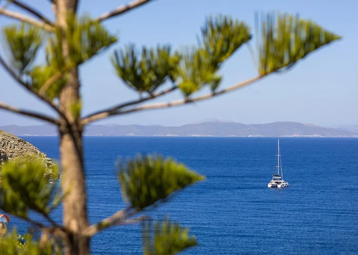 Semesterbostad Mirsini, A 5 Minute Walk From 2 Beaches Ioulis